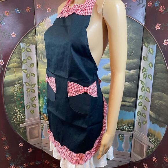 Gorgeous apron Black with Red & White Check Bows & Ruffles - Picture 1 of 6